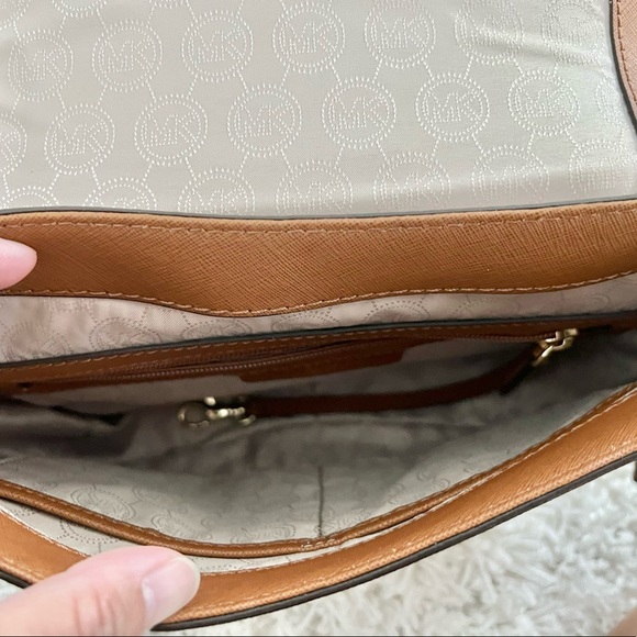 Michael Kors Crossbody Purse - Picture 5 of 9